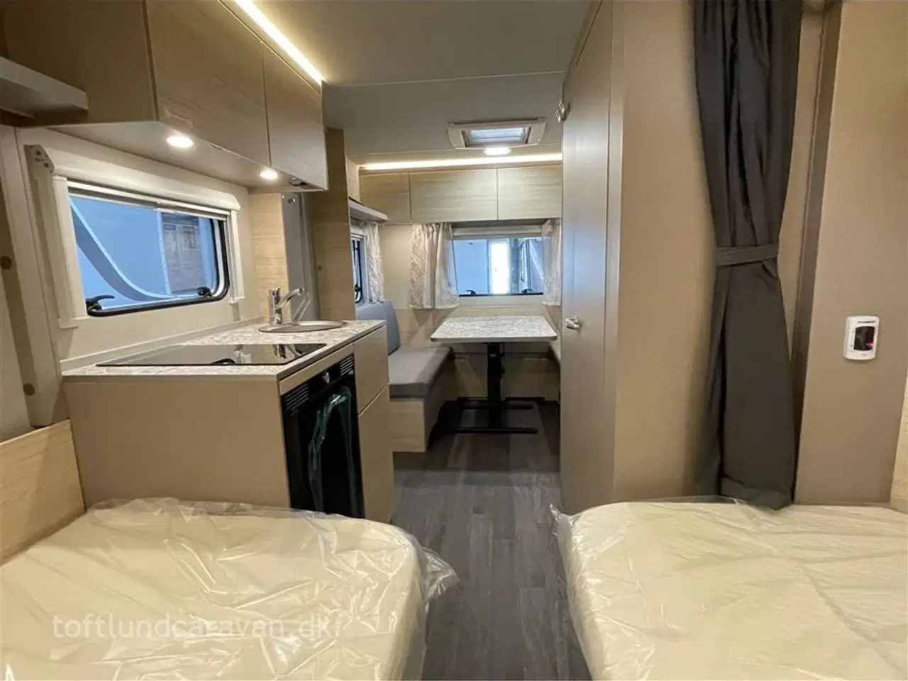 Billede 3 - 2025 - Weinsberg CaraCito 470 EU E-Power   LAV VÆGT. FULDELEKTRISK campingvogn med enkeltsenge. EGENVÆGT KUN 955 KG !!