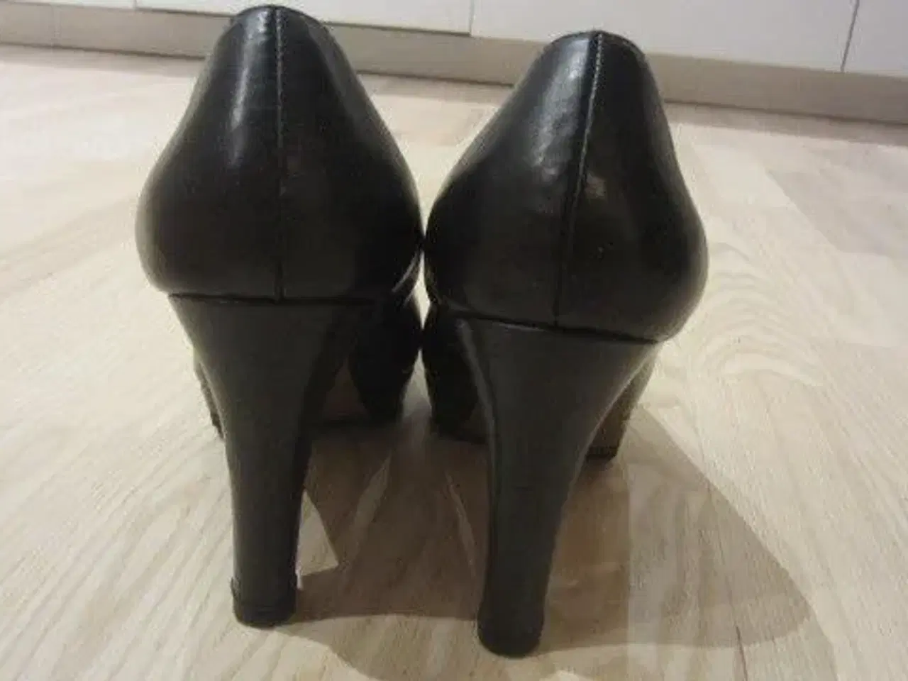 Billede 3 - Str. 37, heels fra S.Oliver