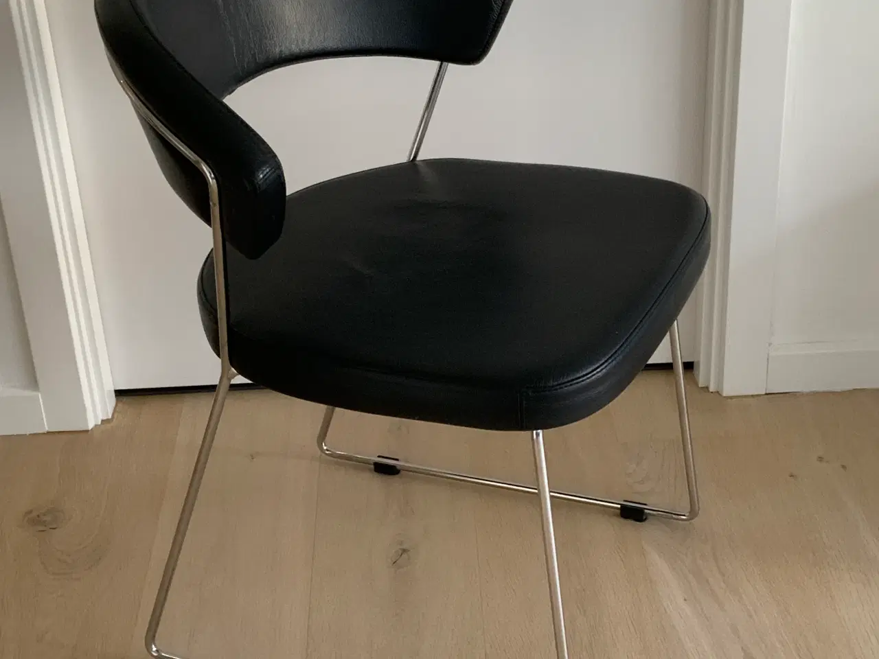 Billede 2 - 6 stk. spisebordsstole i sort læder