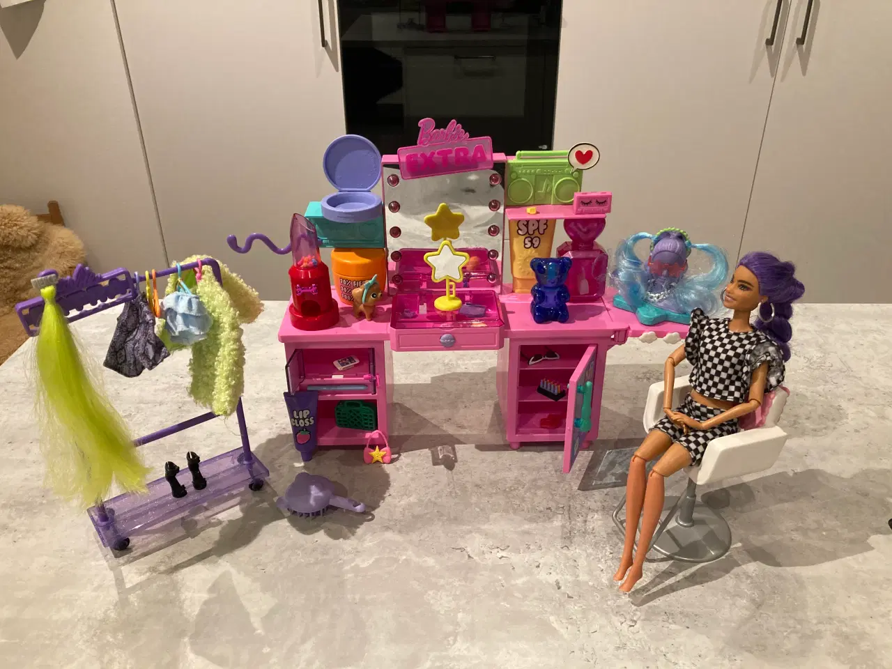 Billede 1 - Barbie Extra dukke og legesæt