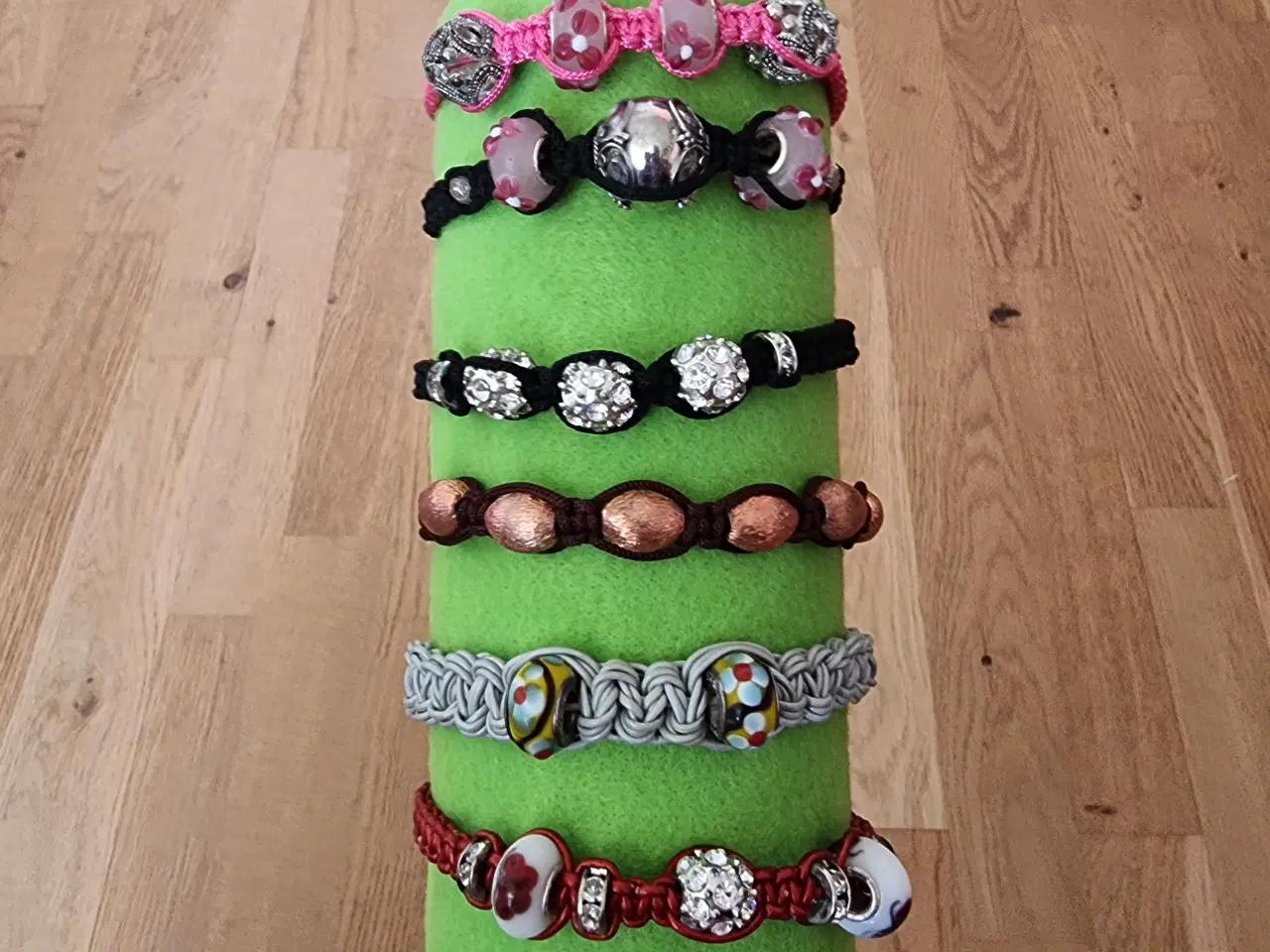 Billede 1 - Diverse knyttede armbånd 