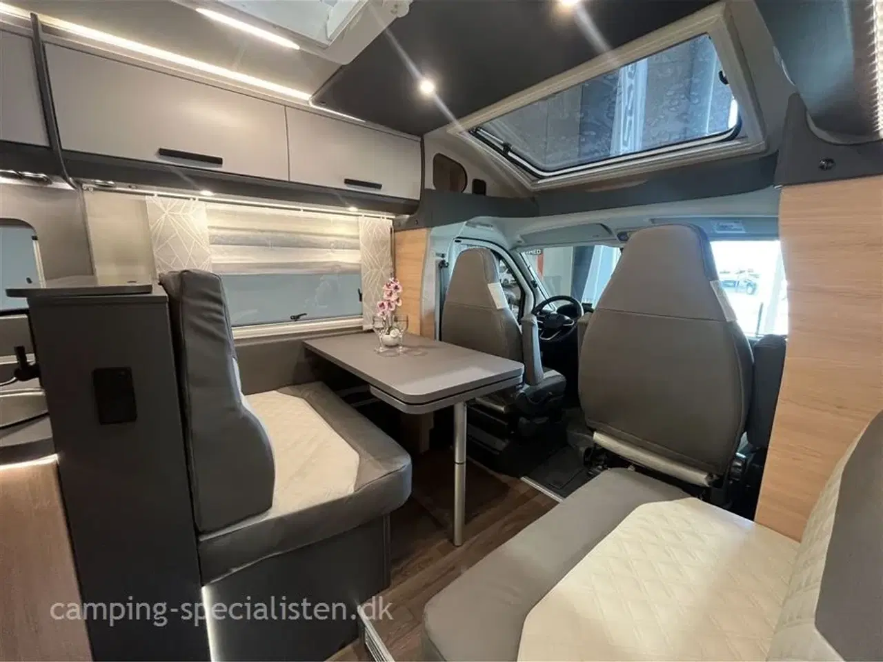 Billede 7 - 2025 - Knaus L!VE TI 700 MEG Platinum Selection   NYHED 2025! Knaus LIVE TI 700 MEG Platinum Selection - Kan ses nu hos Camping-Specialisten.dk