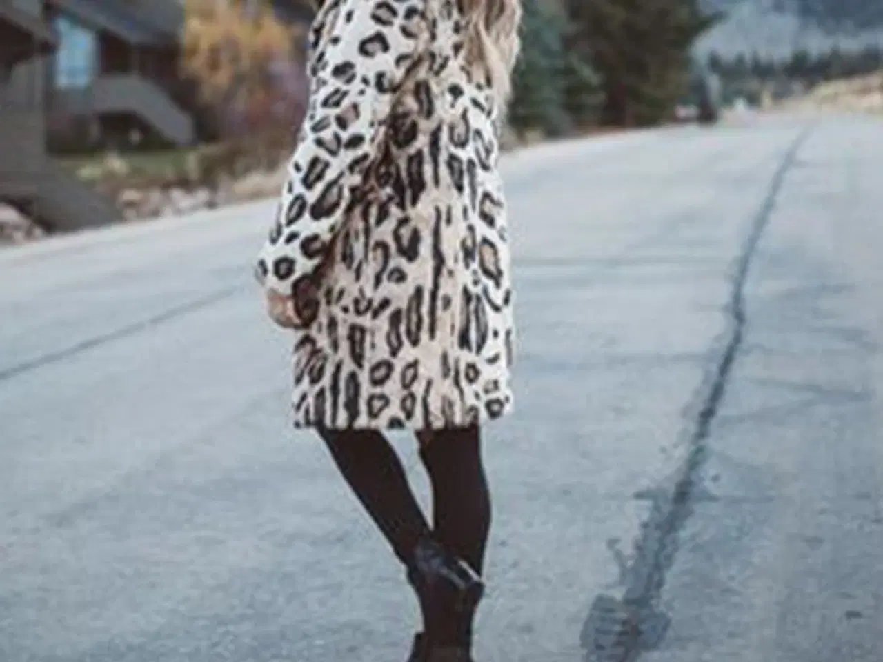 Billede 9 - frakke(cardigan) i Leopard print...  i  large.