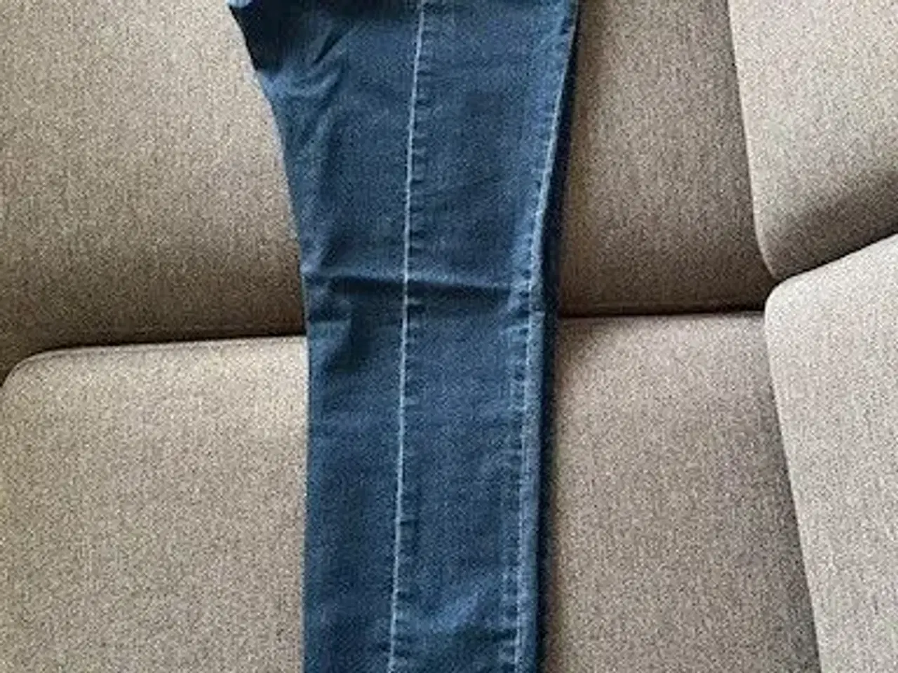 Billede 2 - NEDSAT Ny H&M denim buks m. stræk, str. 40