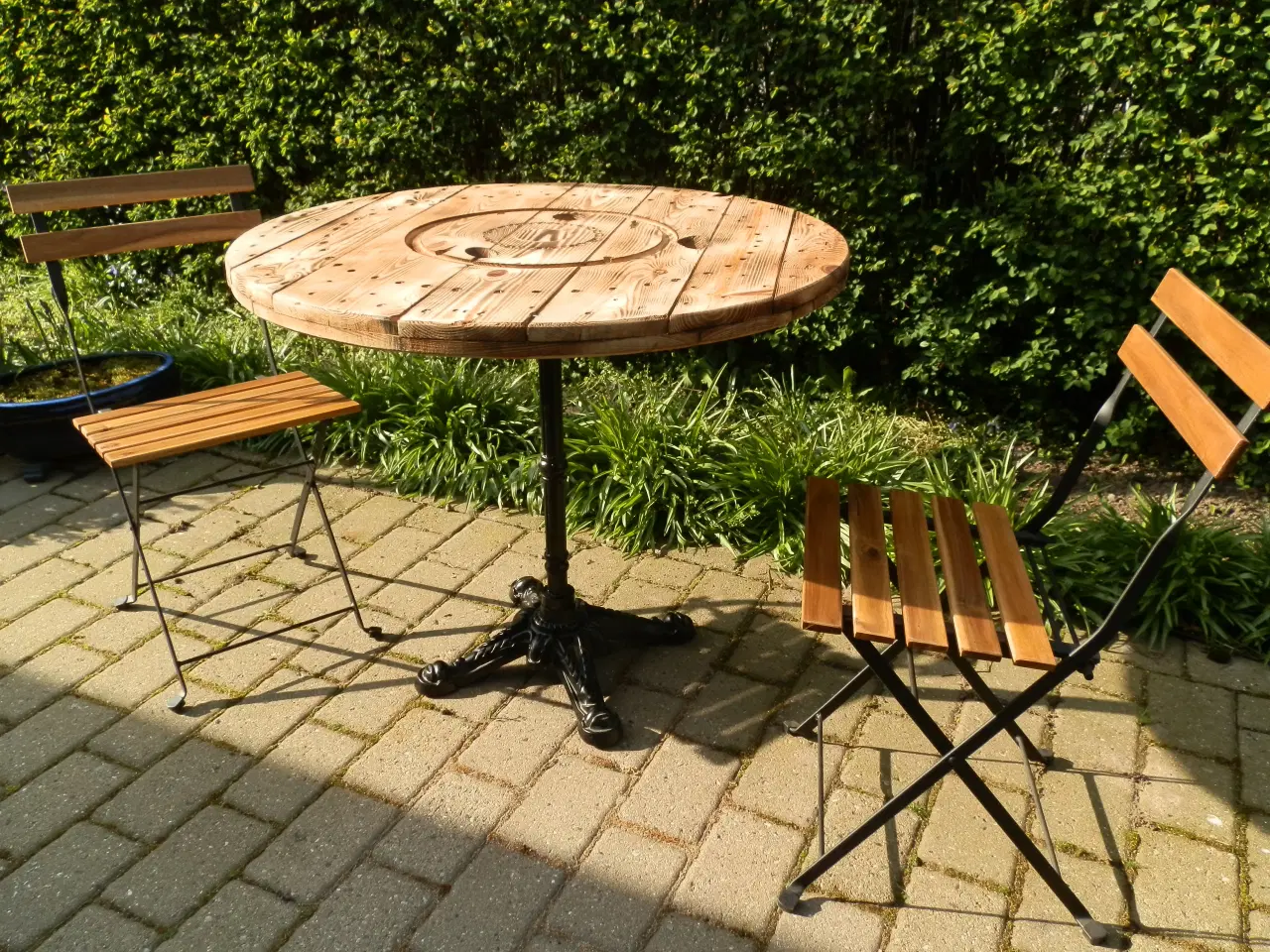 Billede 8 - Kabeltromle Bord med Støbejernsfod og 2 stole