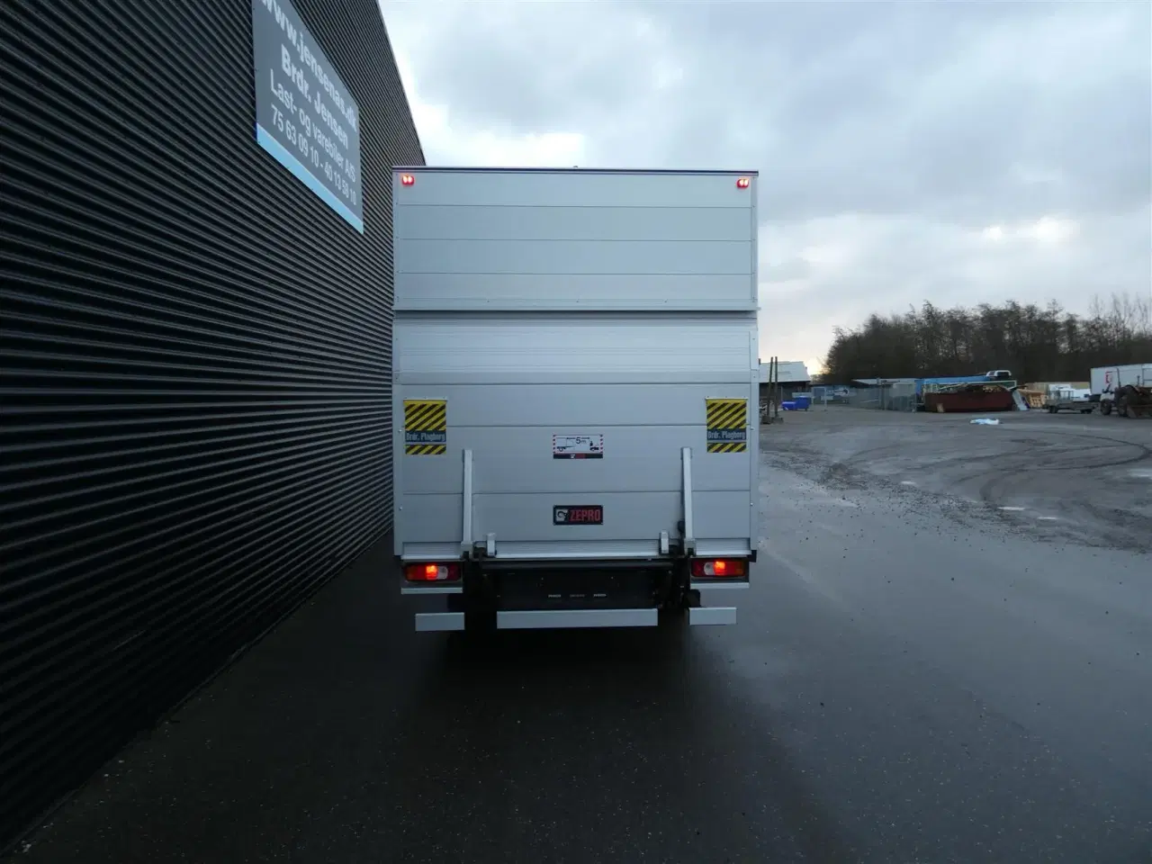 Billede 5 - Iveco Daily 35S16 Alu.Kasse m./lift 2,3 D Hi-Matic 156HK Van Aut.