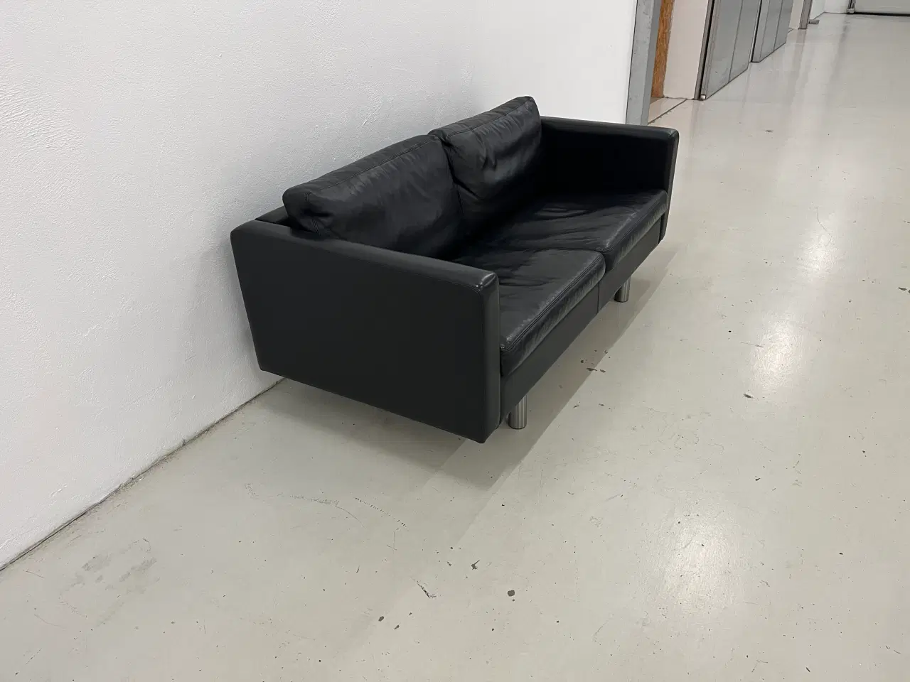 Billede 5 - 2 1/2 Pers.Sofa i sort semianilin læder.