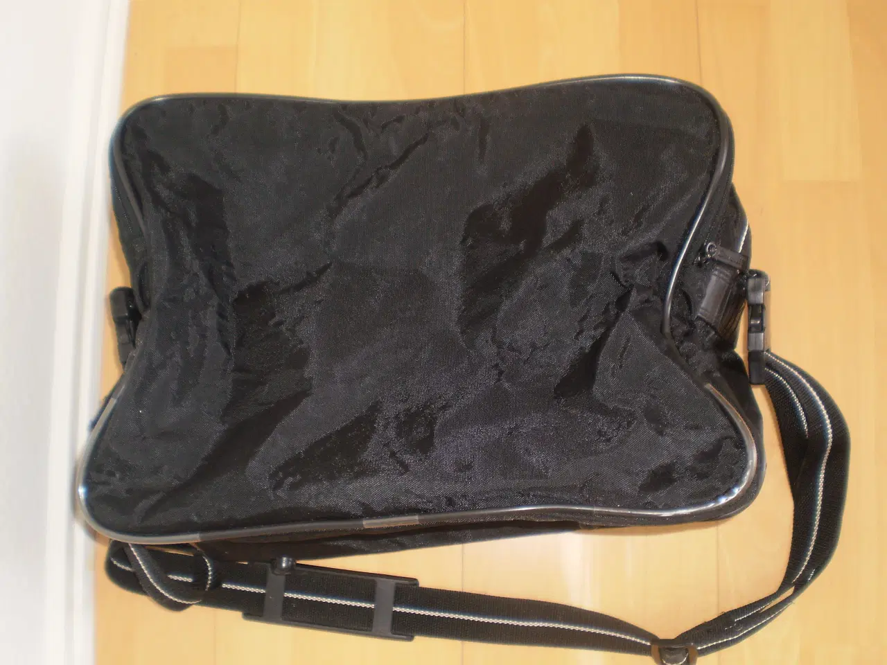 Billede 5 - Flot sports- rejsetaske samt computertaske. BUD ?