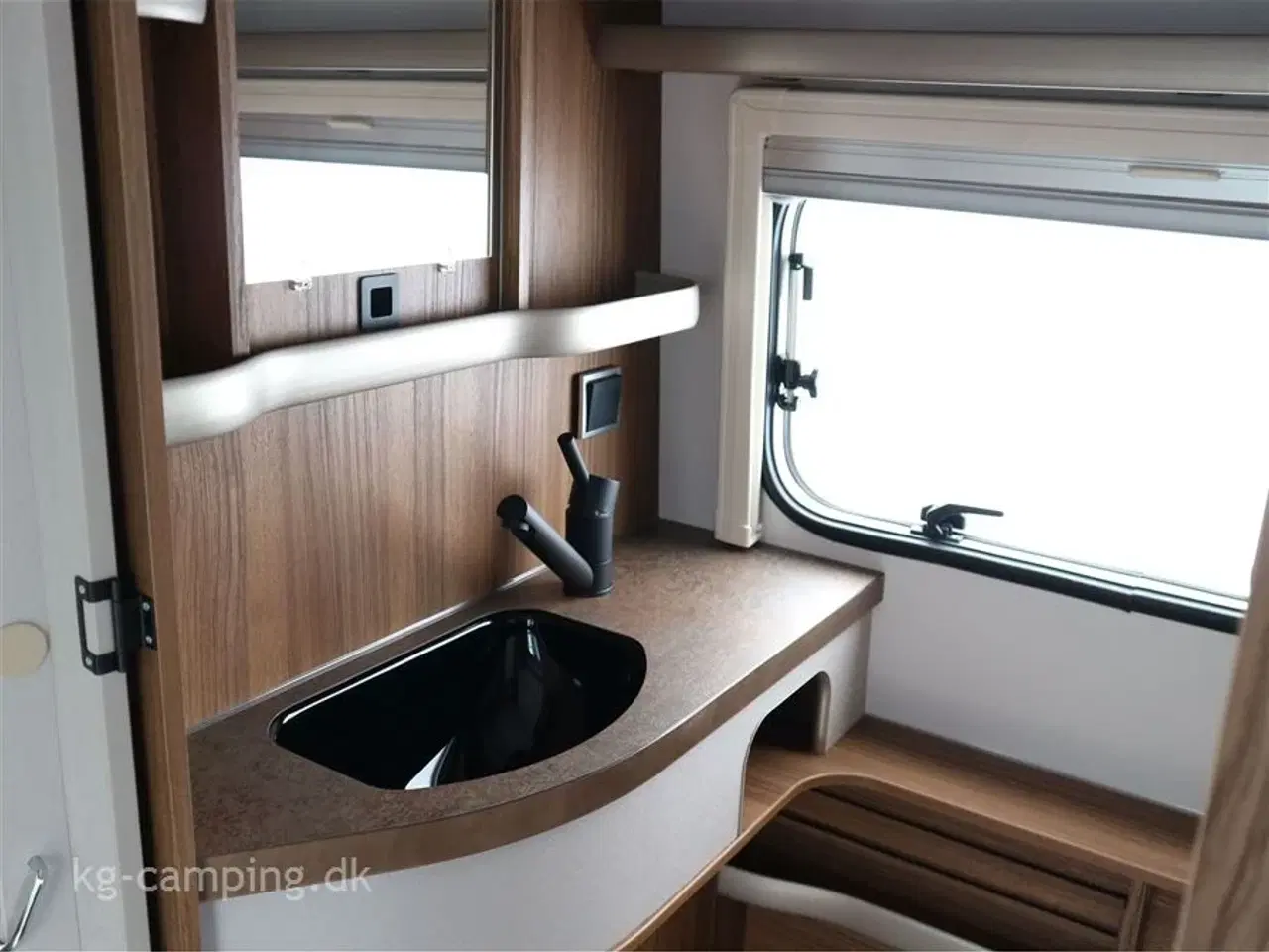 Billede 8 - 2023 - Eriba Touring 530 Legend   Populær rejsevogn. Spækket med ekstraudstyr!