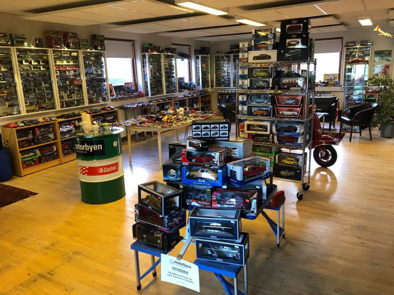 Billede 2 - Modelbiler 1:18, 1:43, 1:24  fra større samling