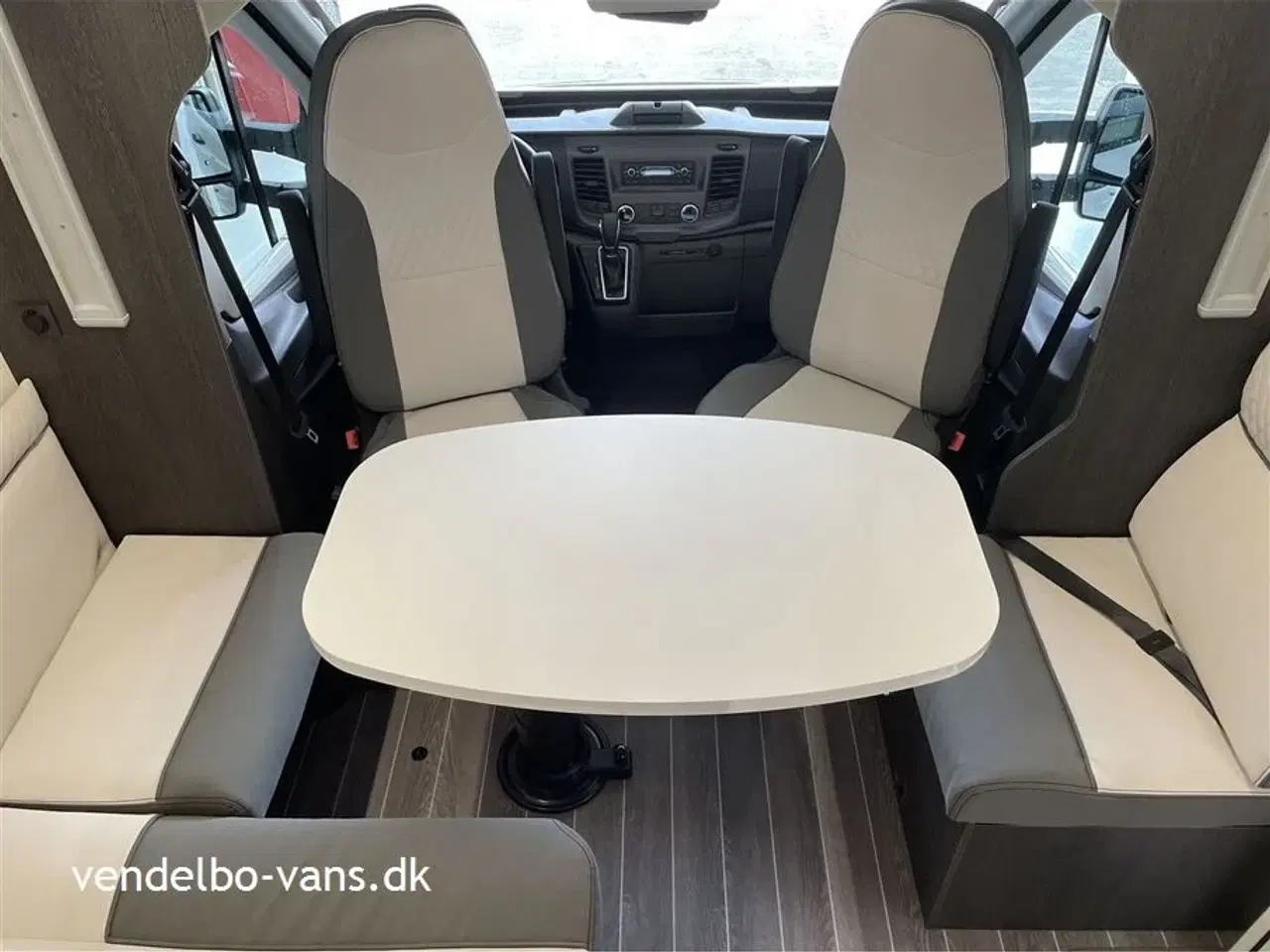 Billede 5 - 2023 - Rollerteam Kronos 265TL Comfort Power Selekt   Elektrisk justerbar fritstående dobbeltseng i bag og el-seng under loftet over siddegruppen - 5 S. selepladser