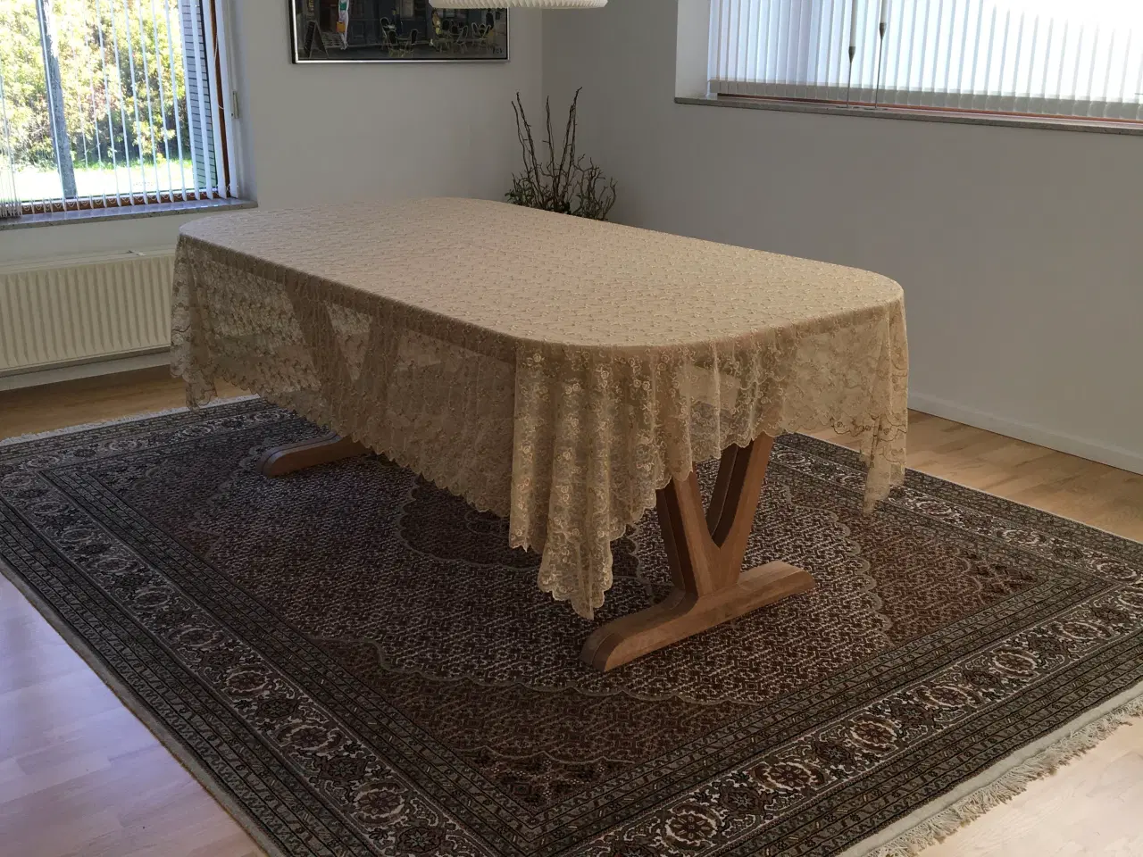 Billede 1 - Flot fransk håndvævet dug i broderi anglaise