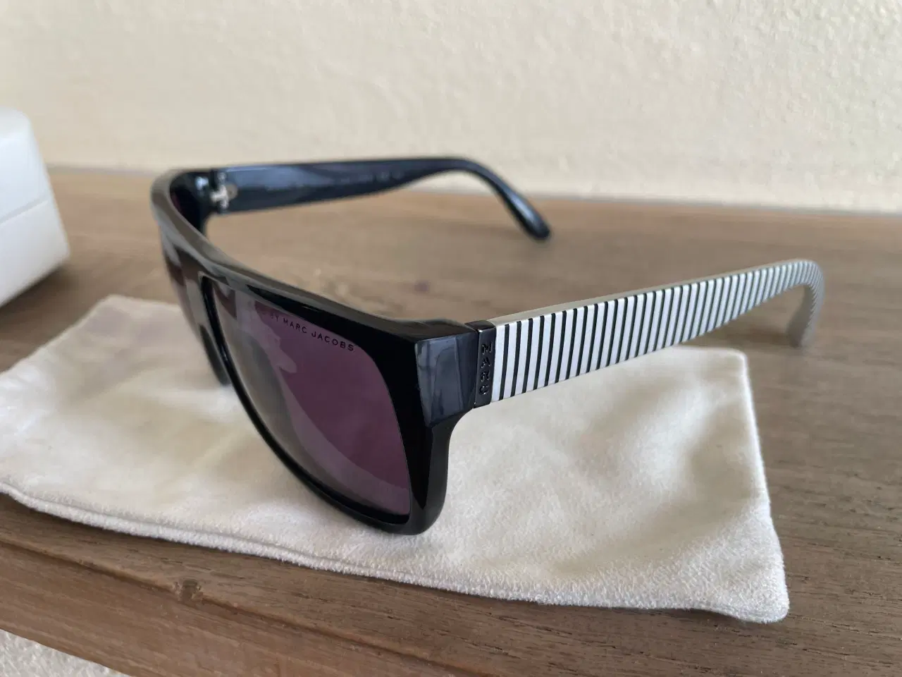 Billede 2 - Marc Jacobs sort solbrille
