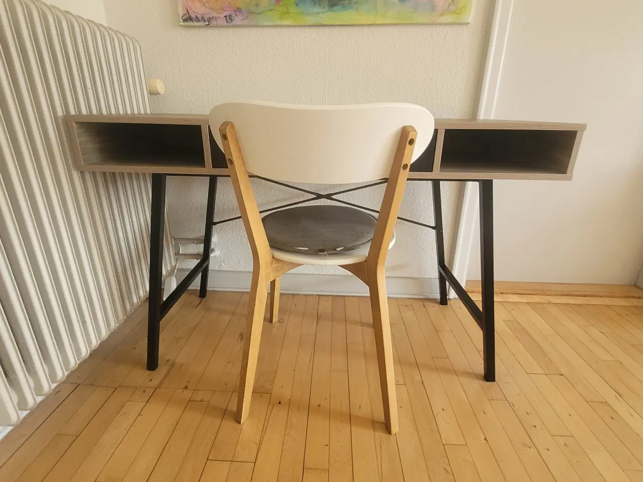 Billede 1 - Skrivebord + stol 295 kr.
