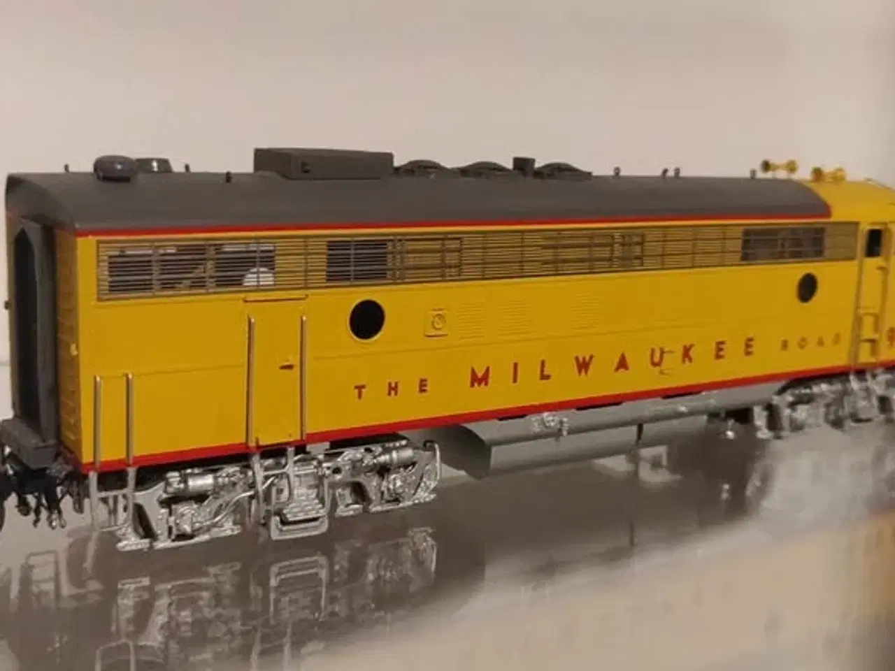 Billede 3 - Modeltog OMI Lokomotiv Milwaukee Road. FP7A H0. 