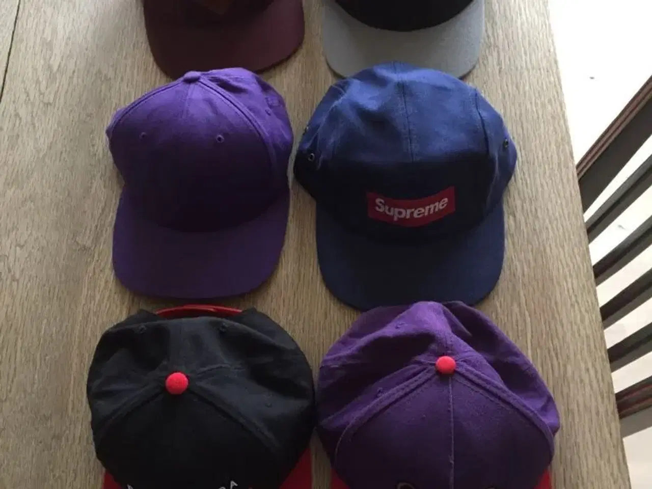 Billede 1 - 6 CAPS ok stand, 1 S/M og 5 justerbare