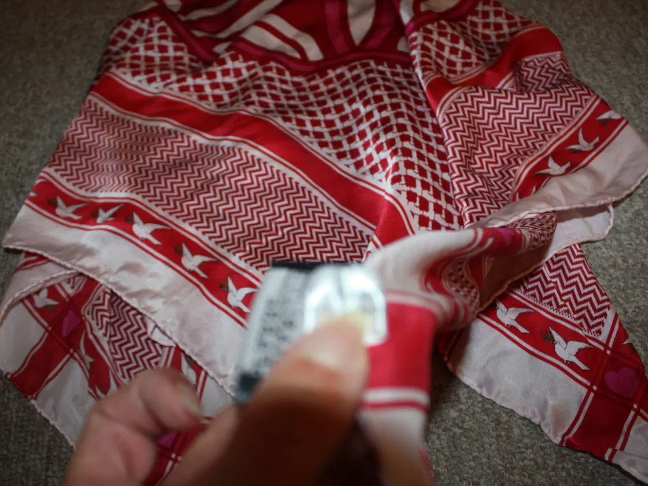 Billede 5 - Charlotte Sparre vintage silke tørklæde 100% silk 