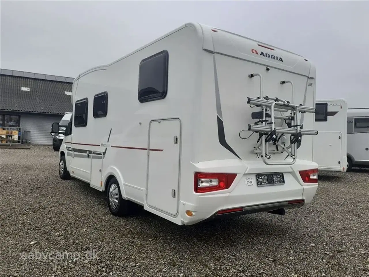 Billede 3 - 2017 - Adria Matrix Axess 670 SL   solcelle.batteri.markise.hæve/sænke cykelstativ på el.5 selepladser.helårsdæk.
