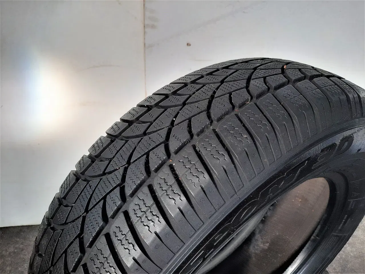 Billede 2 - 215/70R16 100T 2stk Dunlop vinterdæk