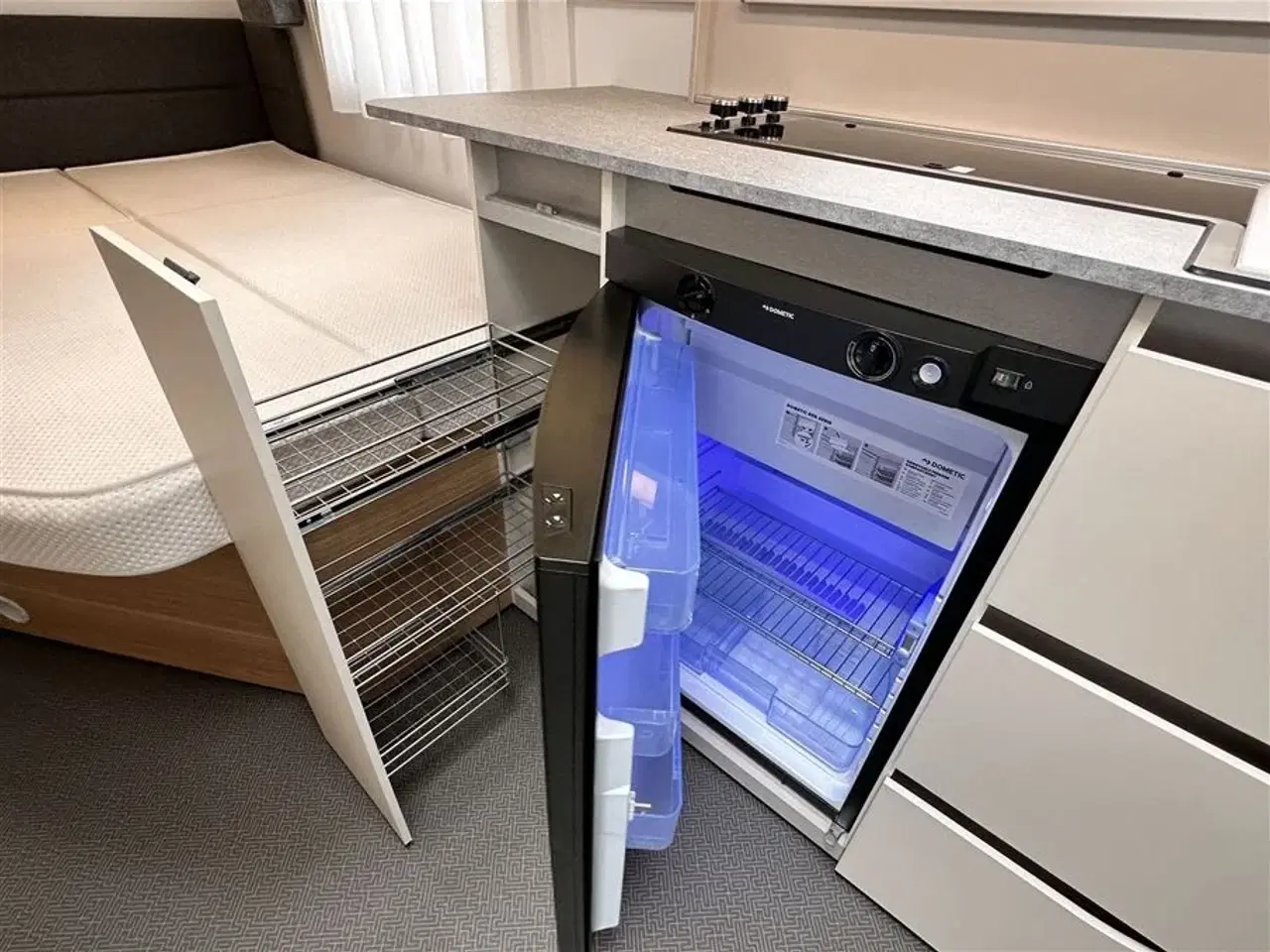 Billede 16 - 2021 - Adria Adora 472 UP   Med fuld automatisk mover og Dometic Ace Air Pro 400 lufttelt.
