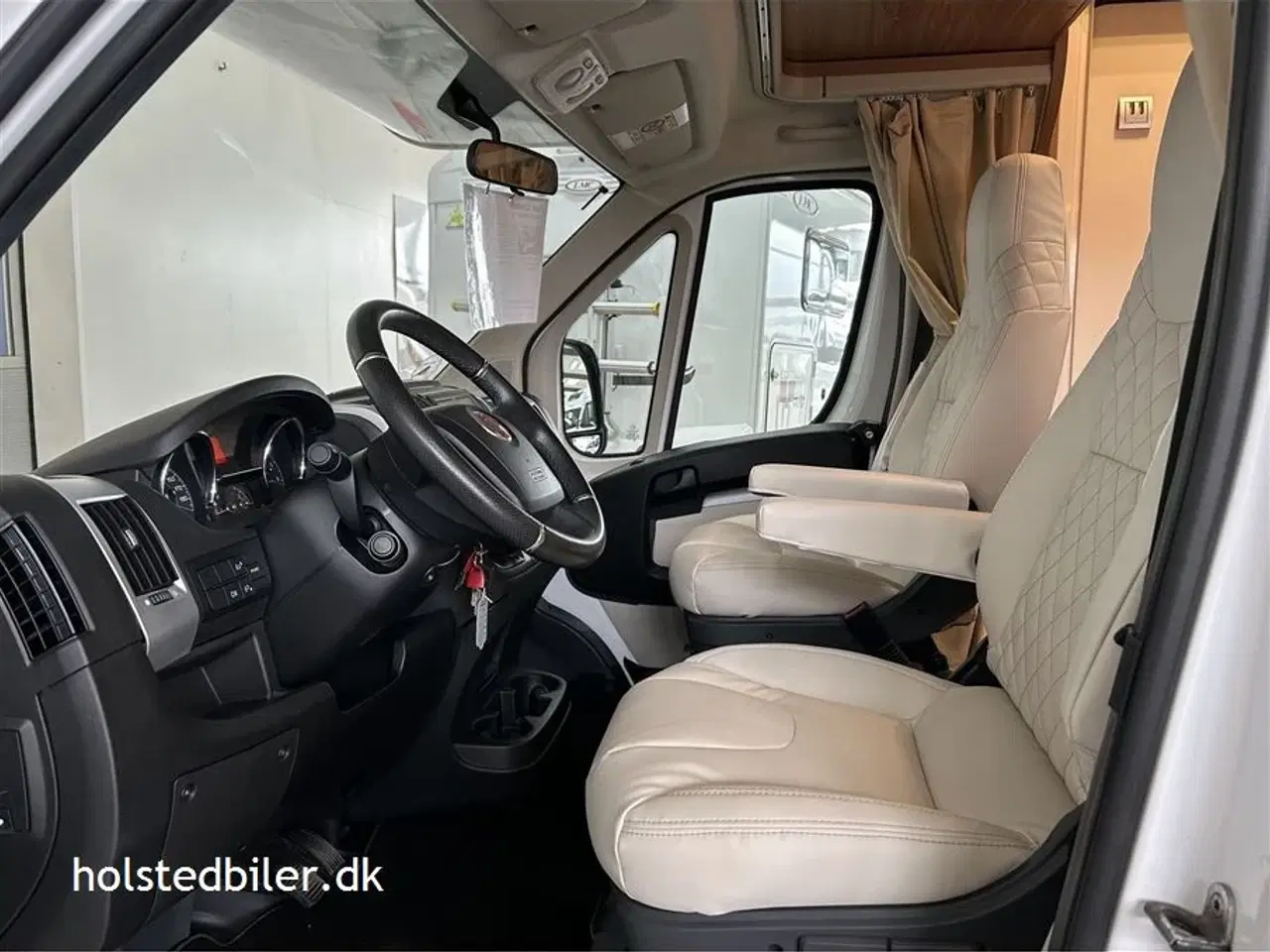 Billede 6 - 2017 - Carado A464 Aut.   NYT læder i hele bilen.