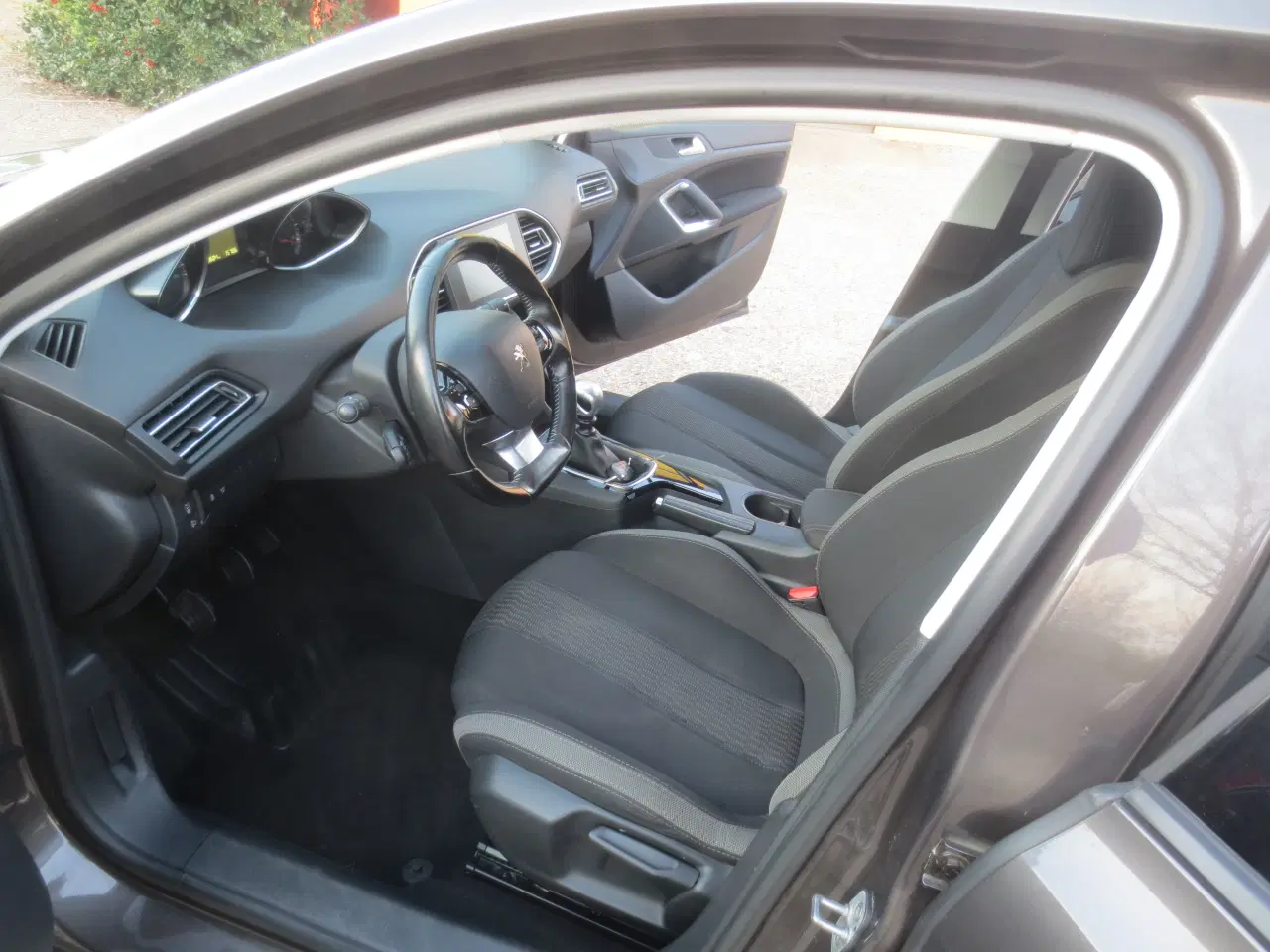 Billede 14 - Peugeot 308 1.6 Blue HDi Stc år 2016. 