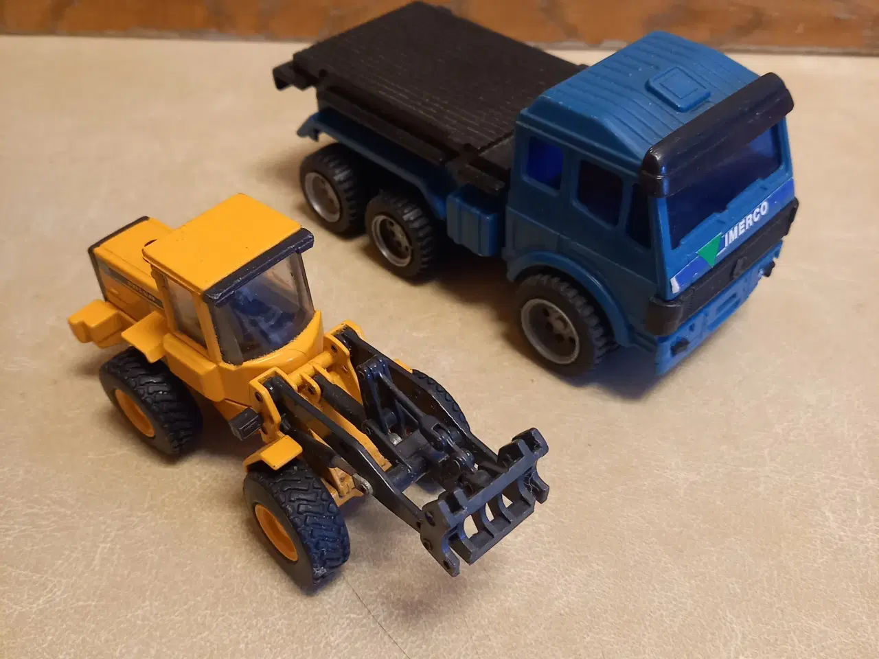 Billede 1 - Legetøjsbiler og køretøjer - Volvo L70C m.fl.