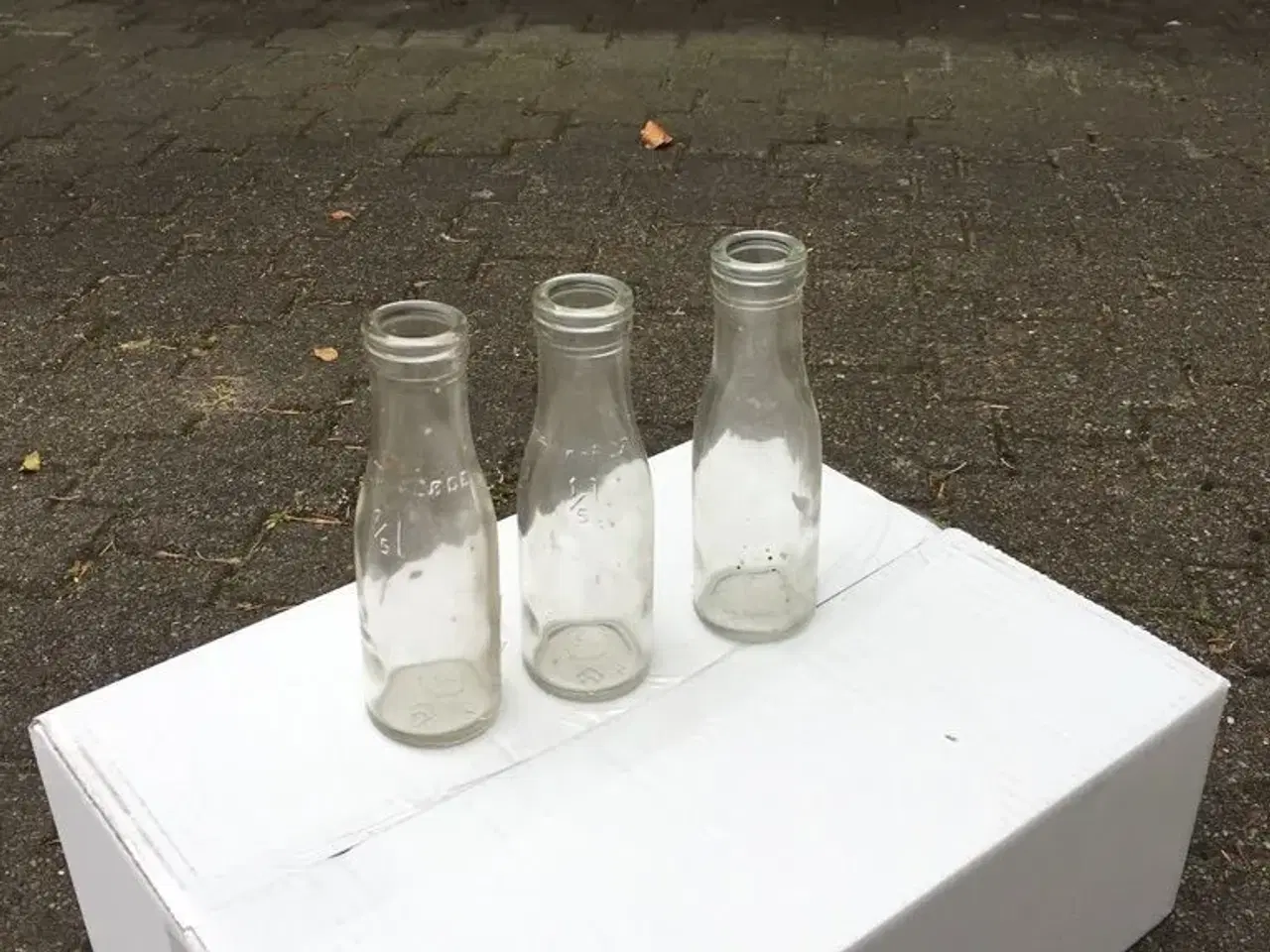 Billede 1 - 3 Gamle mælkeflasker sælges.