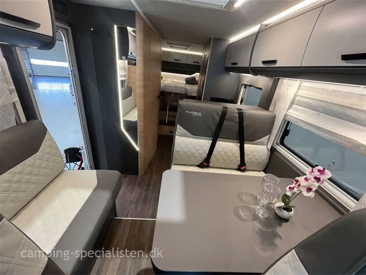 Billede 8 - 2025 - Knaus L!VE TI 700 MEG Platinum Selection   NYHED 2025! Knaus LIVE TI 700 MEG Platinum Selection - Kan ses nu hos Camping-Specialisten.dk