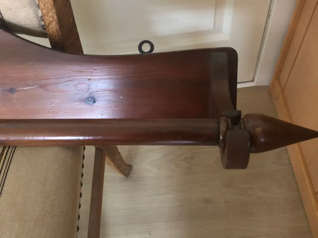 Billede 2 - Antik viskestykke holder