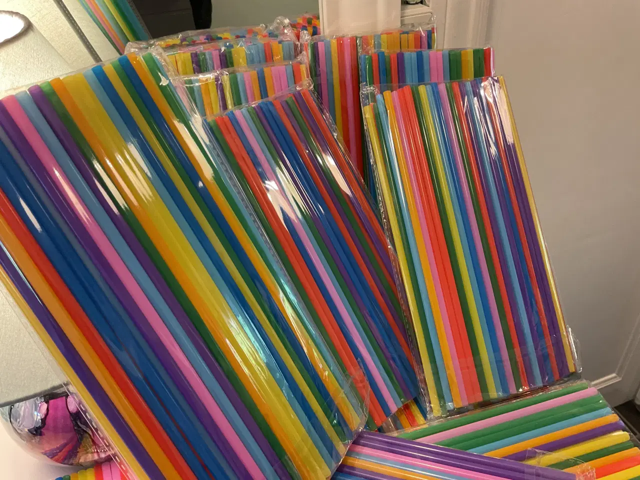 Billede 3 - Ny vare. Se foto.  100 stk. lange Plastik sugerør 
