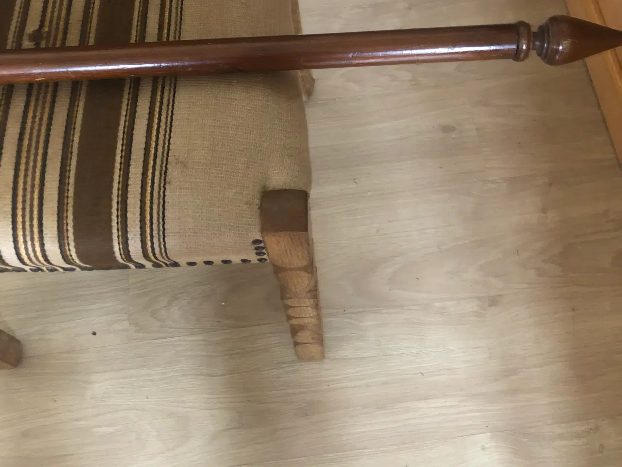 Billede 5 - Antik viskestykke holder