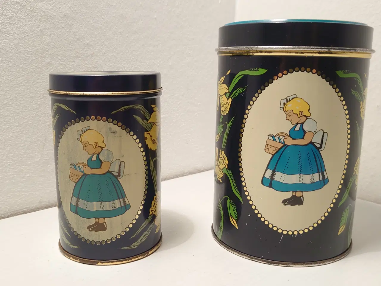 Billede 1 - Irma dåser: 2 stk runde. Højder 10,5 og 14 cm.