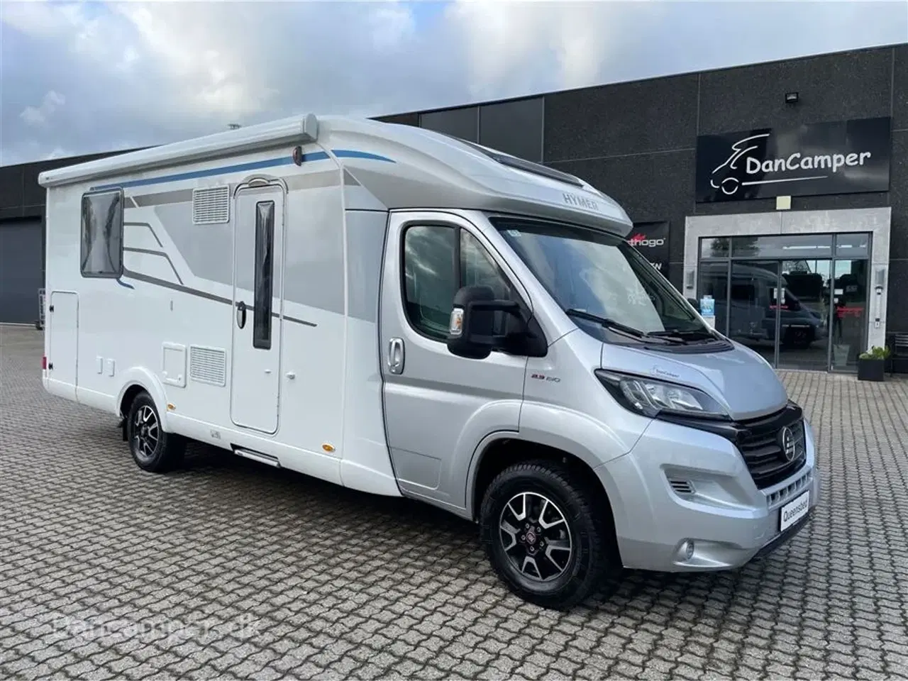 Billede 1 - 2020 - Hymer Tramp CL 698   Fiat Hymer T 698 CL QB, interiør med look af kirsebærtræ, flot, 150 Hk og automatgear. Kun kørt 9.700 km