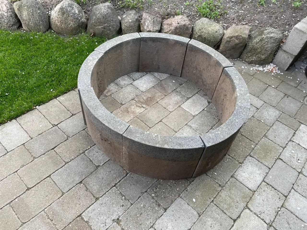 Billede 1 - Bed afskærmning af granit