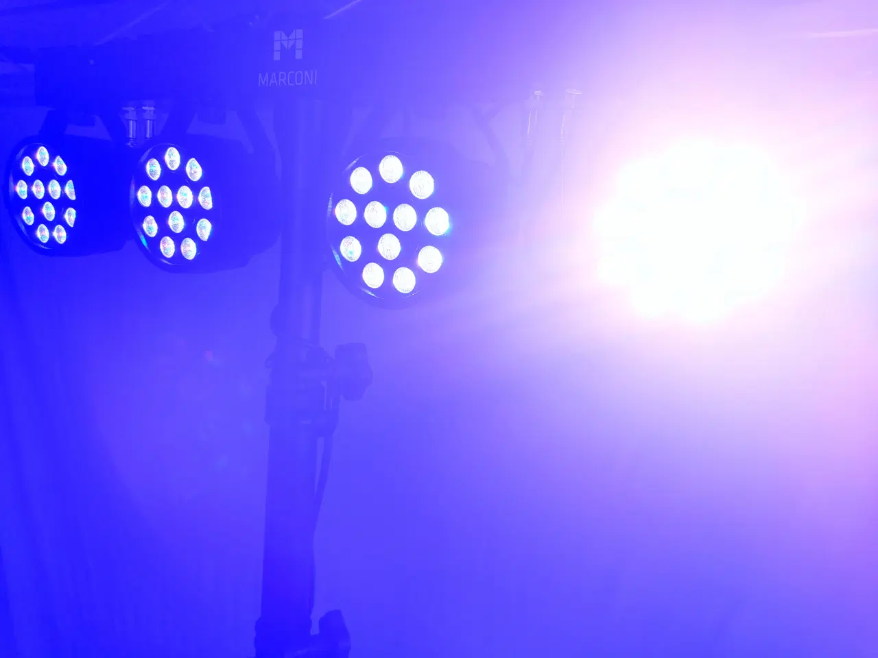 Billede 1 - Udlejning - MARCONI 144 LED RGBW - 4 X 48 LED.