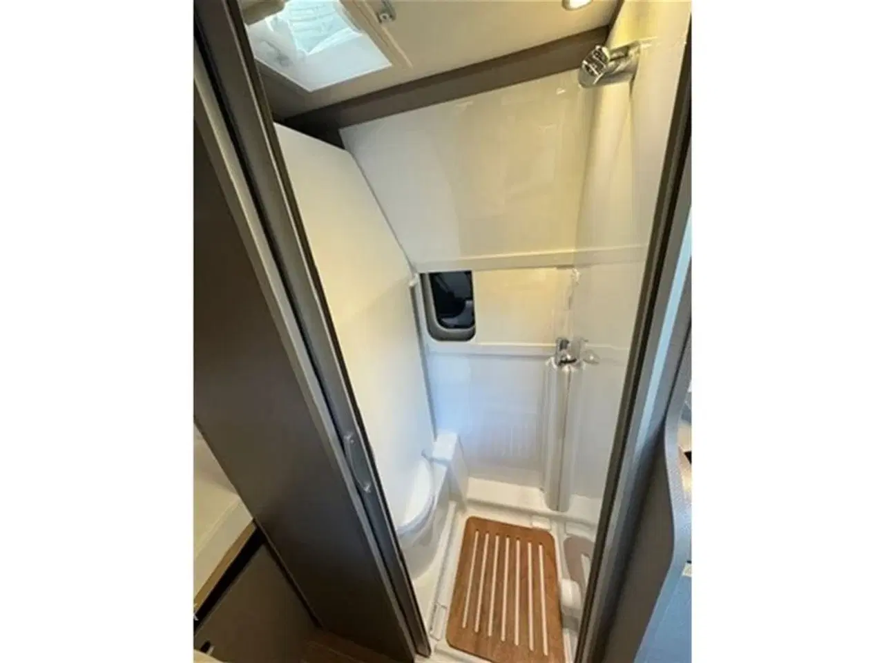 Billede 11 - 2025 - Etrusco CV 600 DB Plus Aut.   Italiensk Elegance på Farten – Etrusco By Hymer fra Hinshøj Caravan