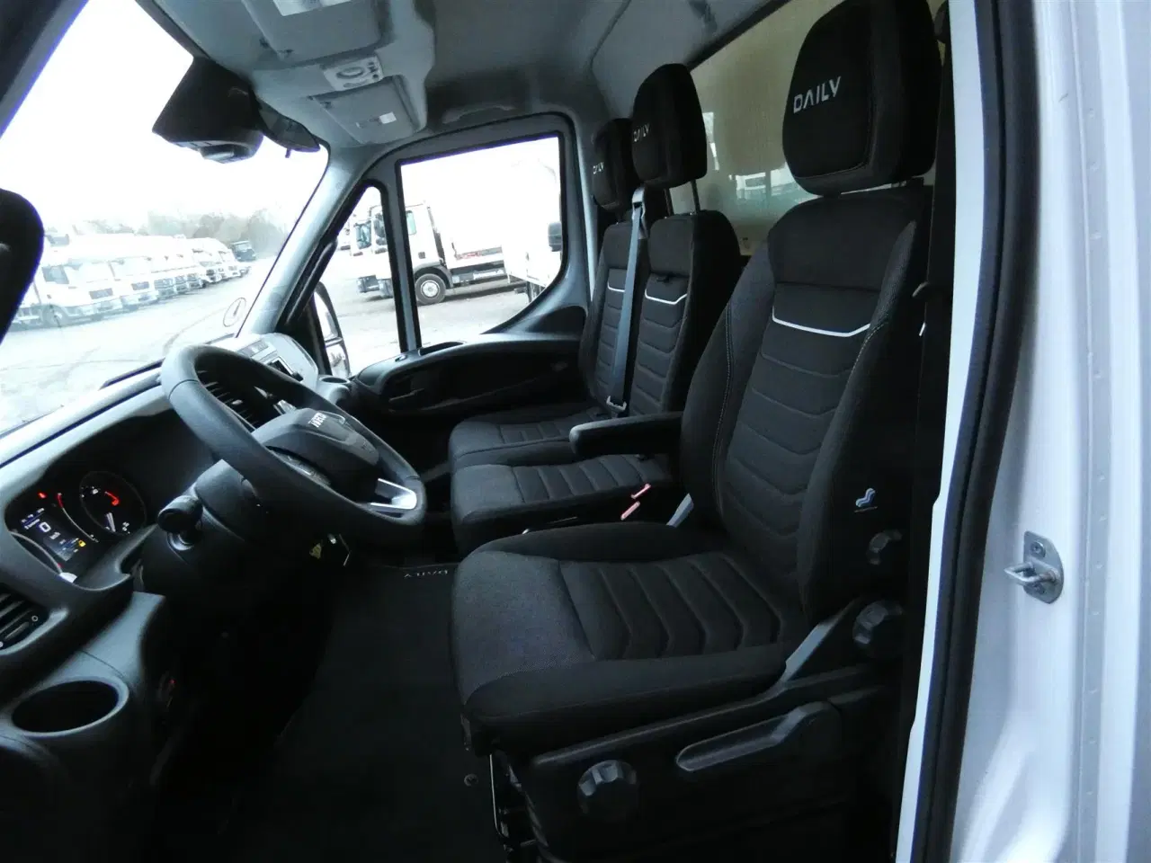 Billede 9 - Iveco Daily 35S16 Alu.Kasse m./lift 2,3 D Hi-Matic 156HK Van Aut.