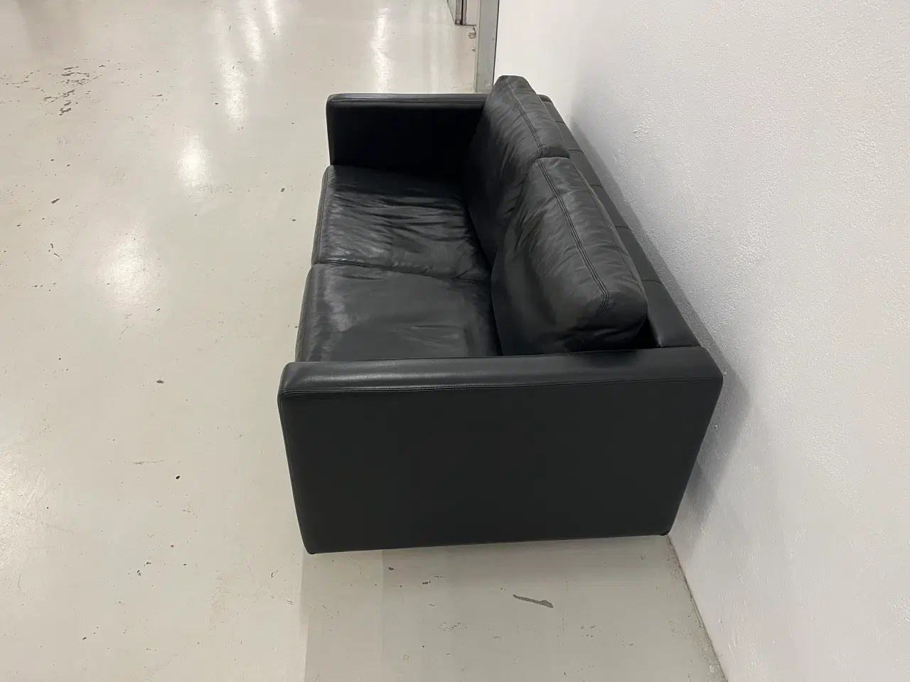 Billede 8 - 2 1/2 Pers.Sofa i sort semianilin læder.