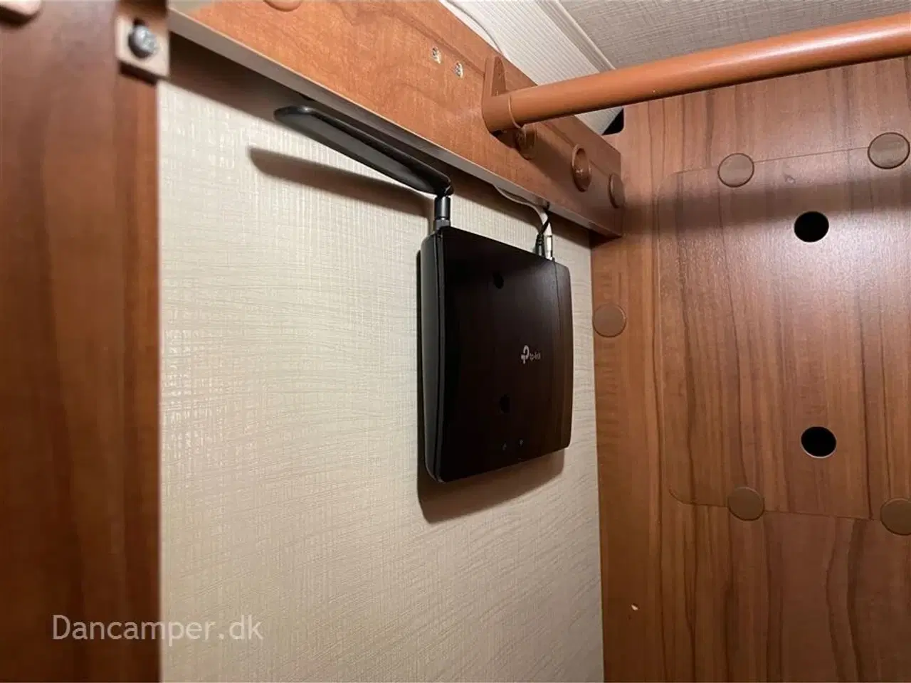 Billede 29 - 2020 - Hymer Tramp CL 698   Fiat Hymer T 698 CL QB, interiør med look af kirsebærtræ, flot, 150 Hk og automatgear. Kun kørt 9.700 km