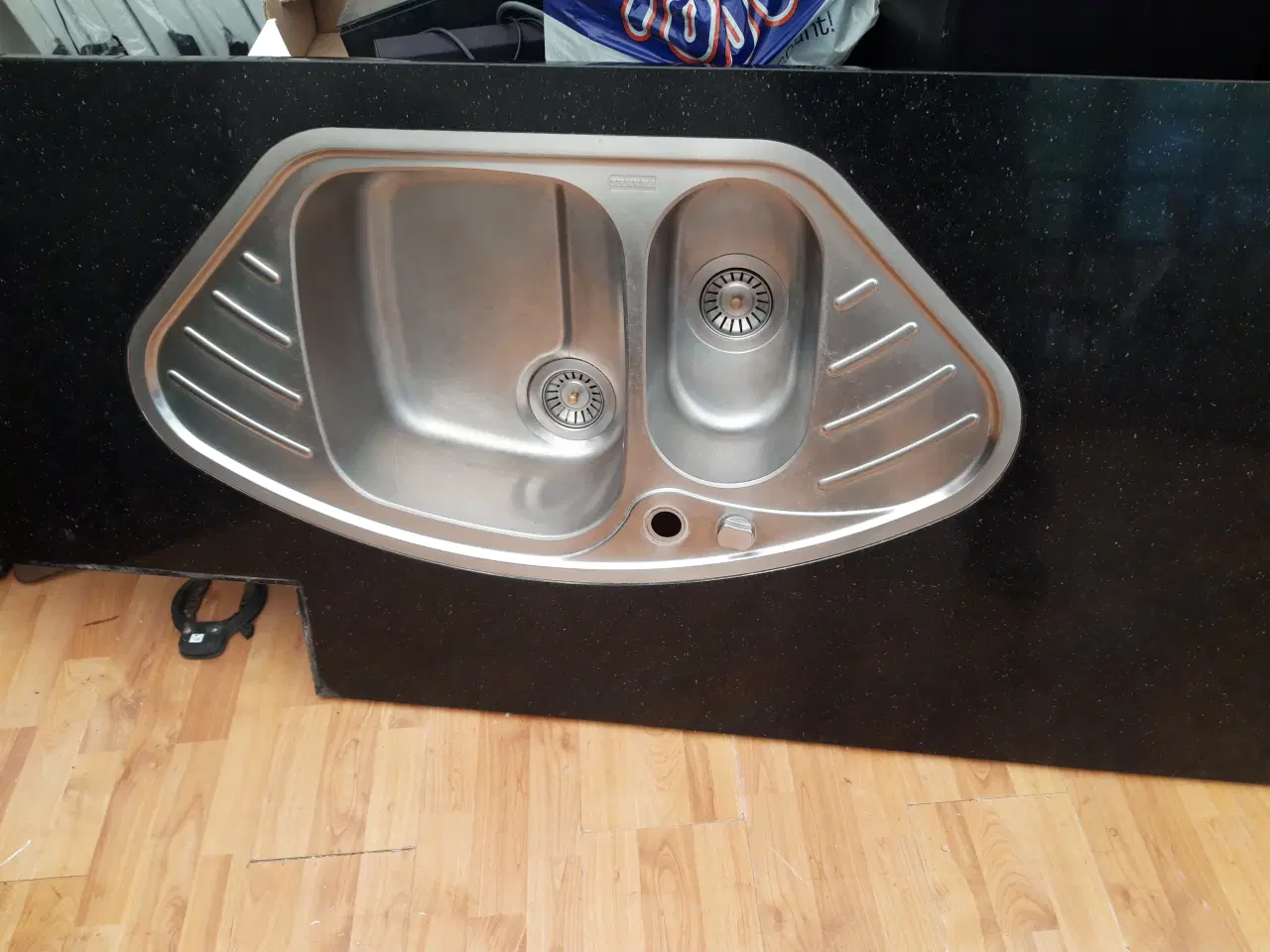 Billede 2 - Flotte Black granit bordplader.samlet pris 2200 kr