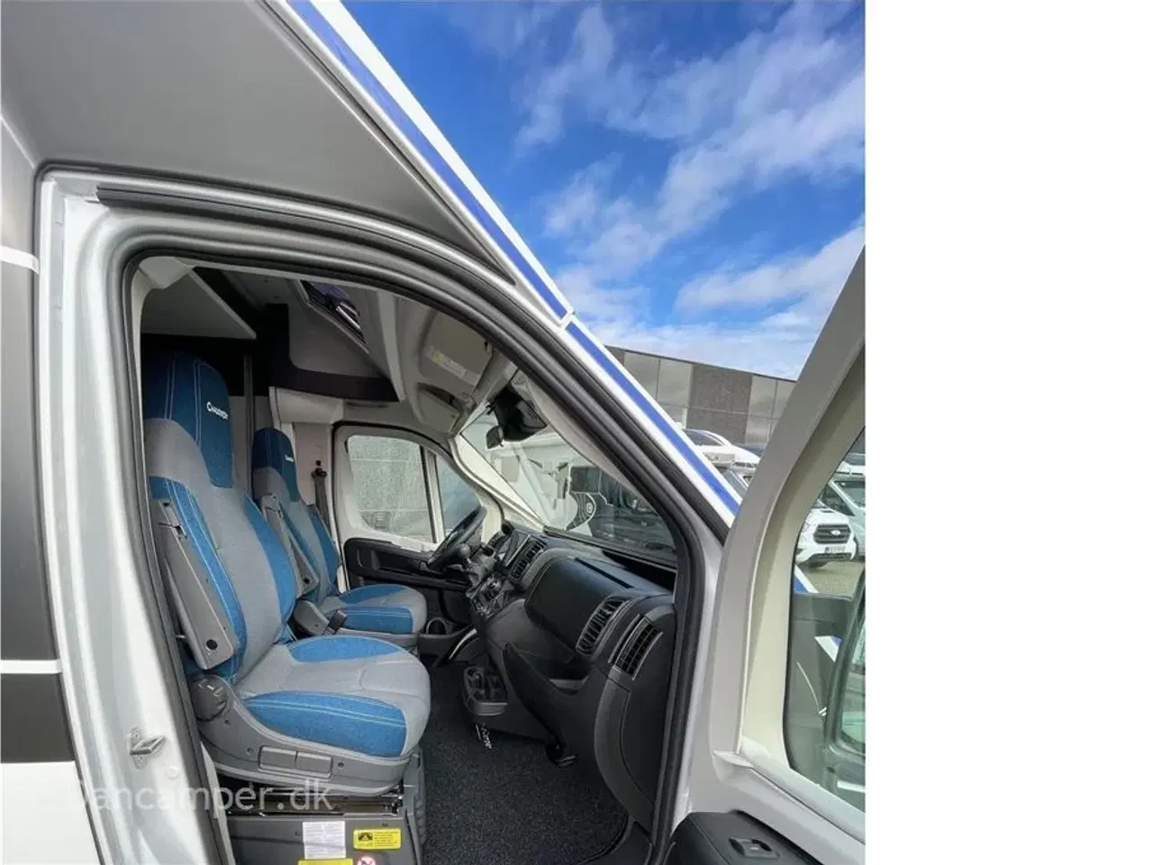 Billede 8 - 2024 - Chausson X650 Exclusive line   Unik cross-over model! Camper med stor Lounge og siddegruppe, sænkeseng, stor garage, Artic-, Connect-, Tilbehørs- og Safetypakke,