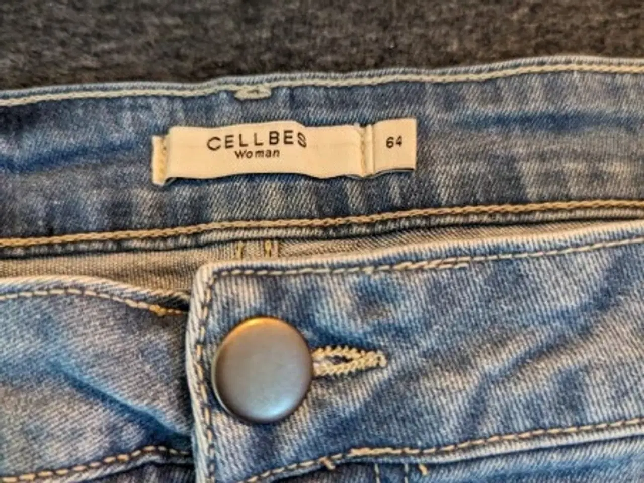 Billede 2 - 2 Par virkelig lækre Jeansshorts sælges