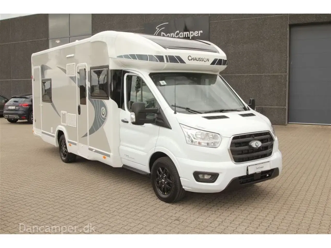 Billede 1 - 2022 - Chausson Titanium 716   FABRIKSNY - Fantastisk delintegreret autocamper med el. sænkbar køjer i bag.og sænkbar dobbeltseng i front, 170 HK og Automatgear