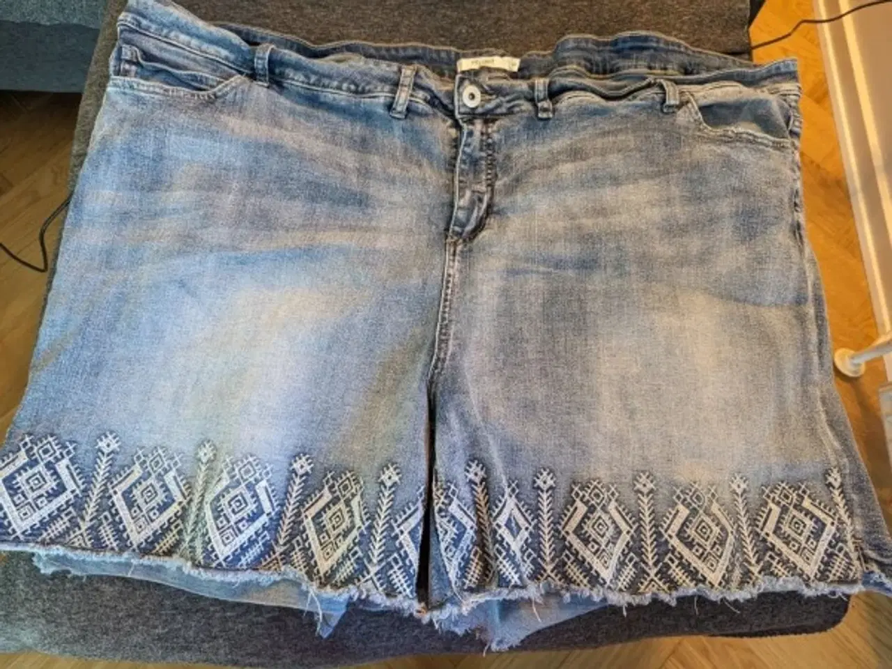 Billede 1 - Lækre jeansshorts sælges