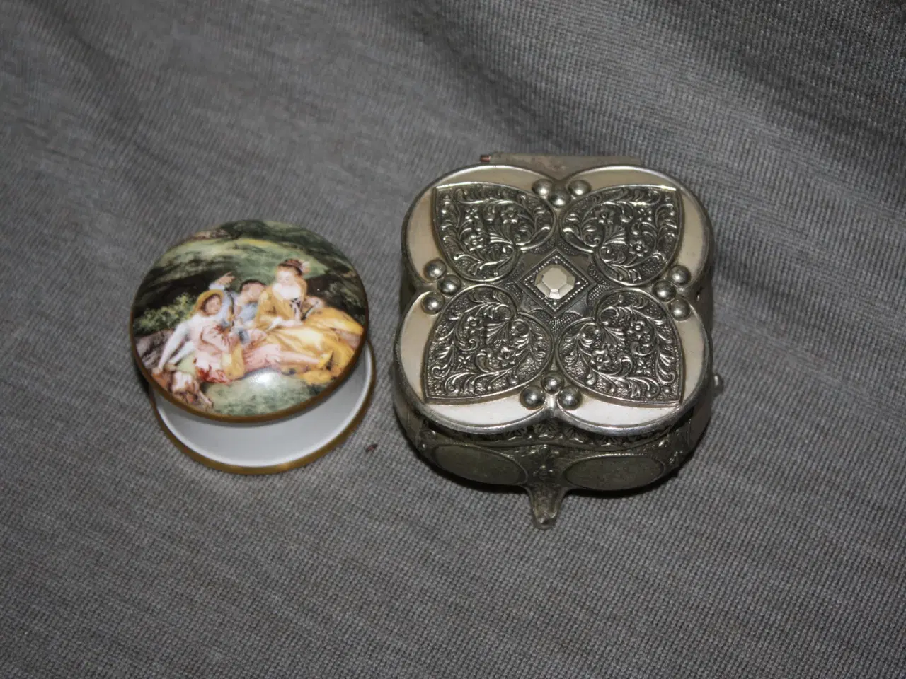 Billede 1 - Fine Bone China Crown Staffordshire pilleæske