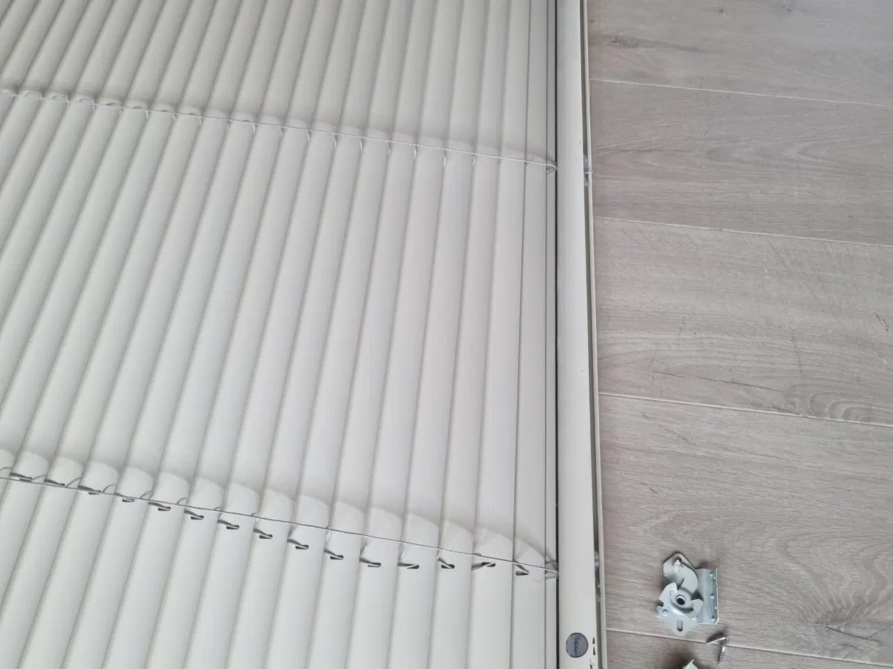 Billede 4 - Beige alu Persienne 