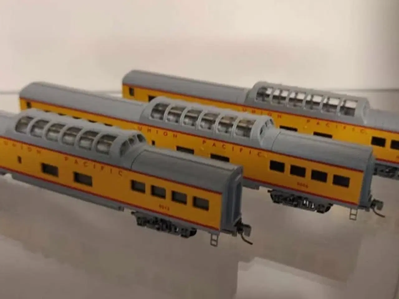 Billede 1 - Modeltog. MicroTrains. UP Dome passager vogne. Z.