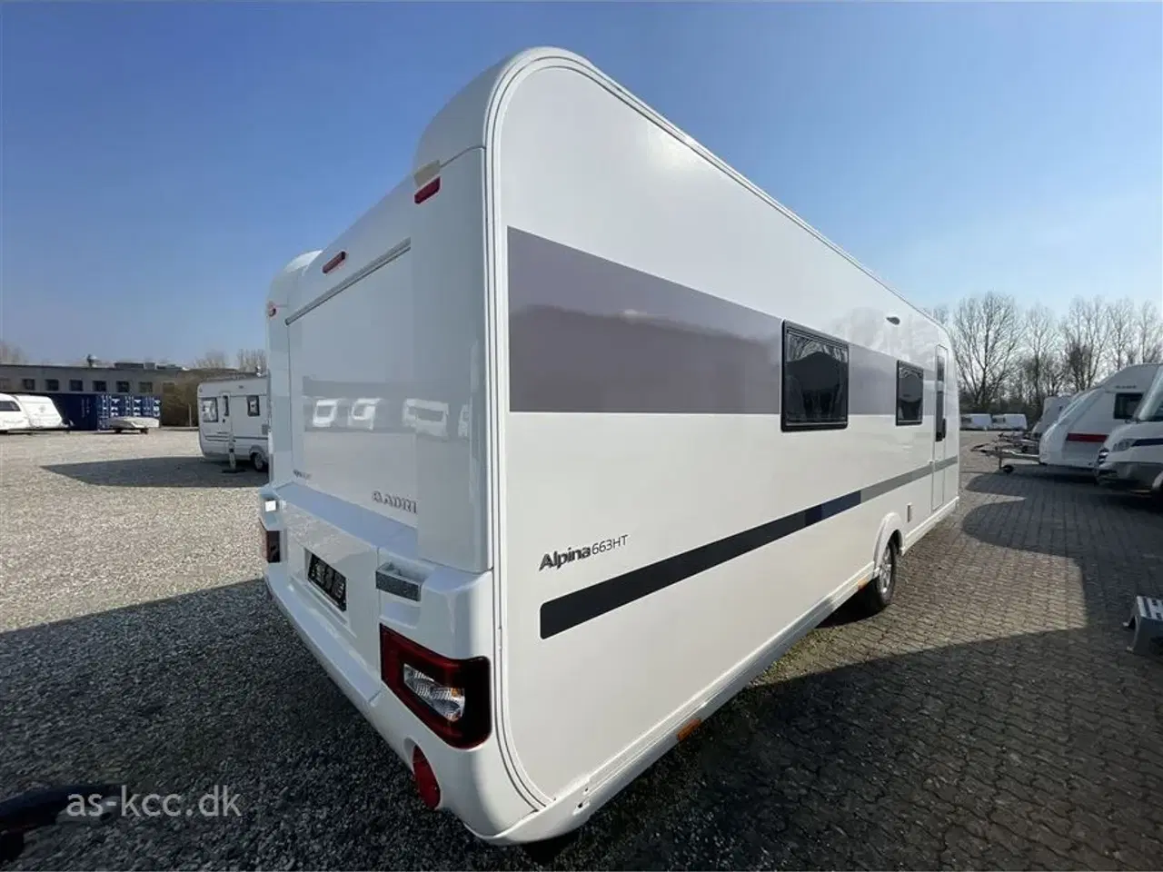 Billede 2 - 2021 - Adria Alpina 663 HT Alde Centralvarme   Adria Alpina 663 HT årg. 2021 4 sovepladser, 8 siddepladser og Isabella Commodore 3 m. Alde Centralvarme.