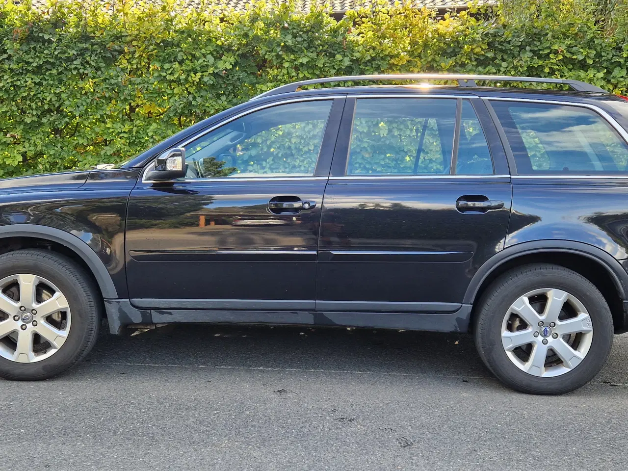 Billede 2 - Volvo XC90 2,5 D5 aut. 7-pers. Sort m. sort læder 